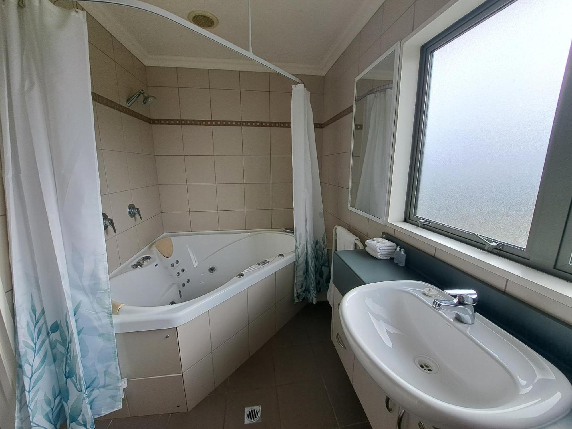 Hotel Lake Brunner Greymouth Eksteriør bilde